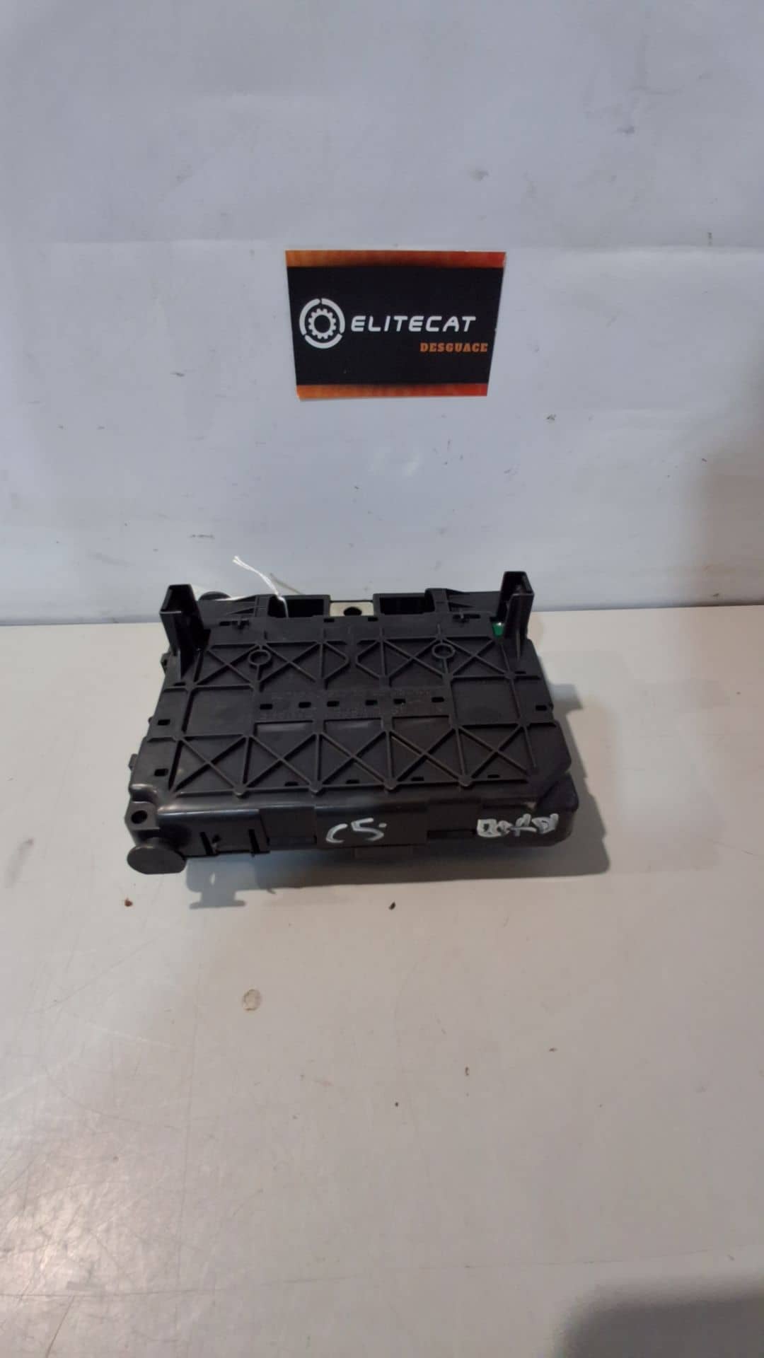 CAJA RELES / FUSIBLES