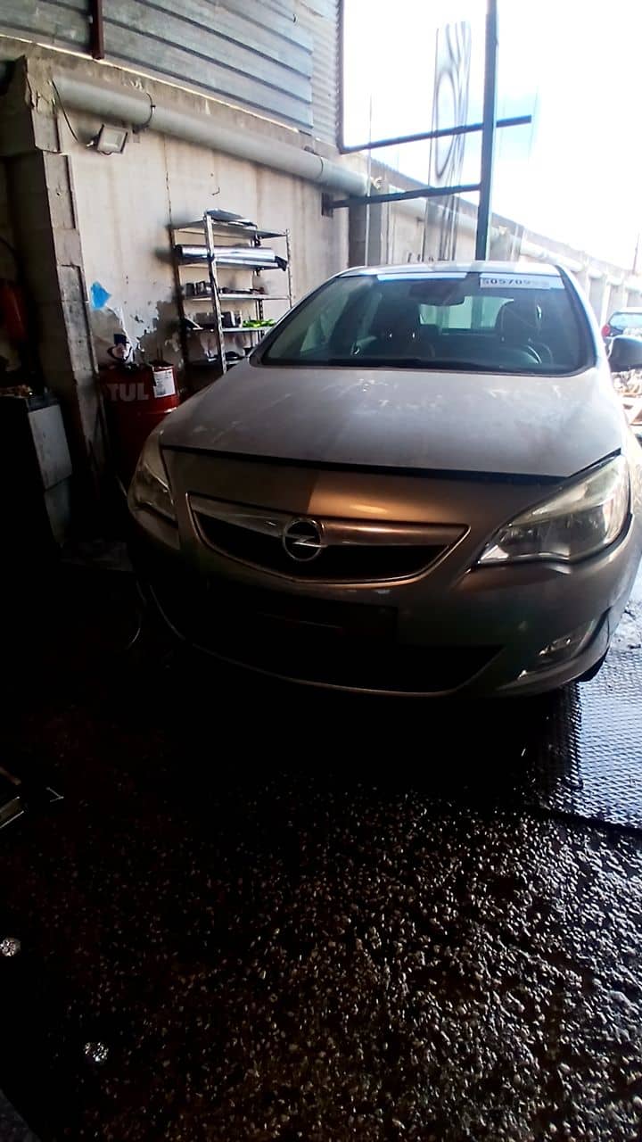 Opel Astra J Berlina 5p (12.2009->)