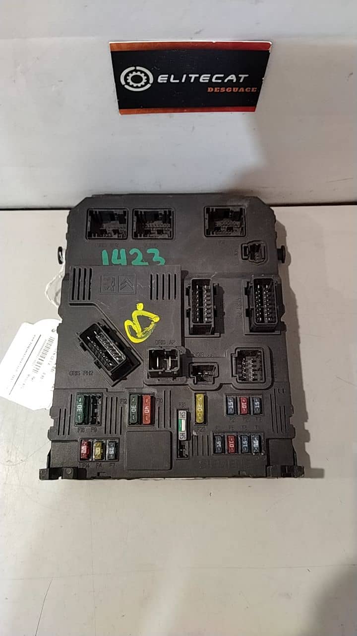 CAJA RELES / FUSIBLES