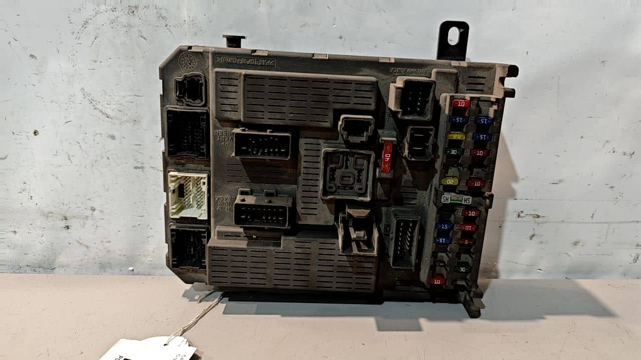 CAJA RELES / FUSIBLES