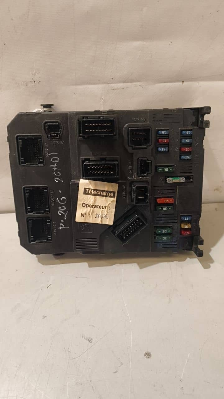 CAJA RELES / FUSIBLES