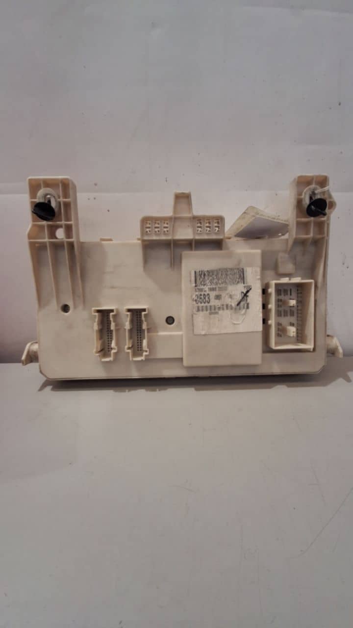 CAJA RELES / FUSIBLES