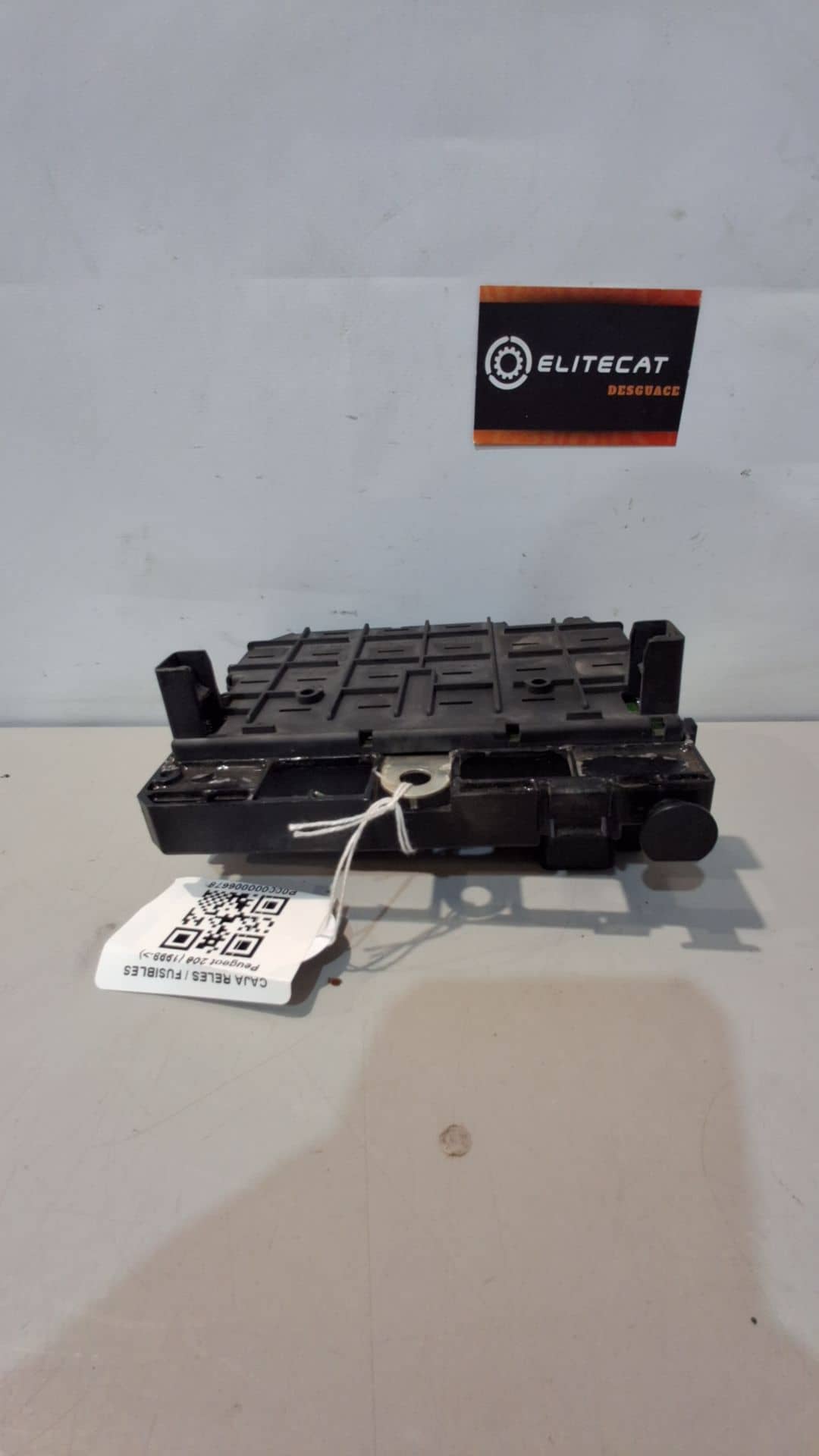 CAJA RELES / FUSIBLES