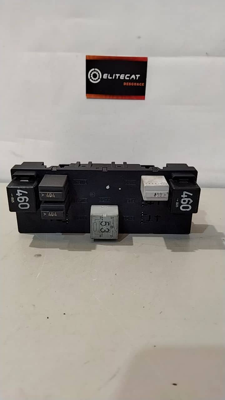 CAJA RELES / FUSIBLES