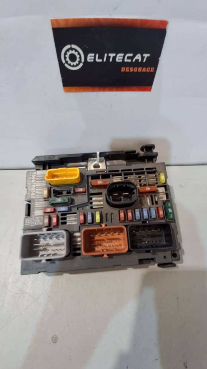CAJA RELES / FUSIBLES