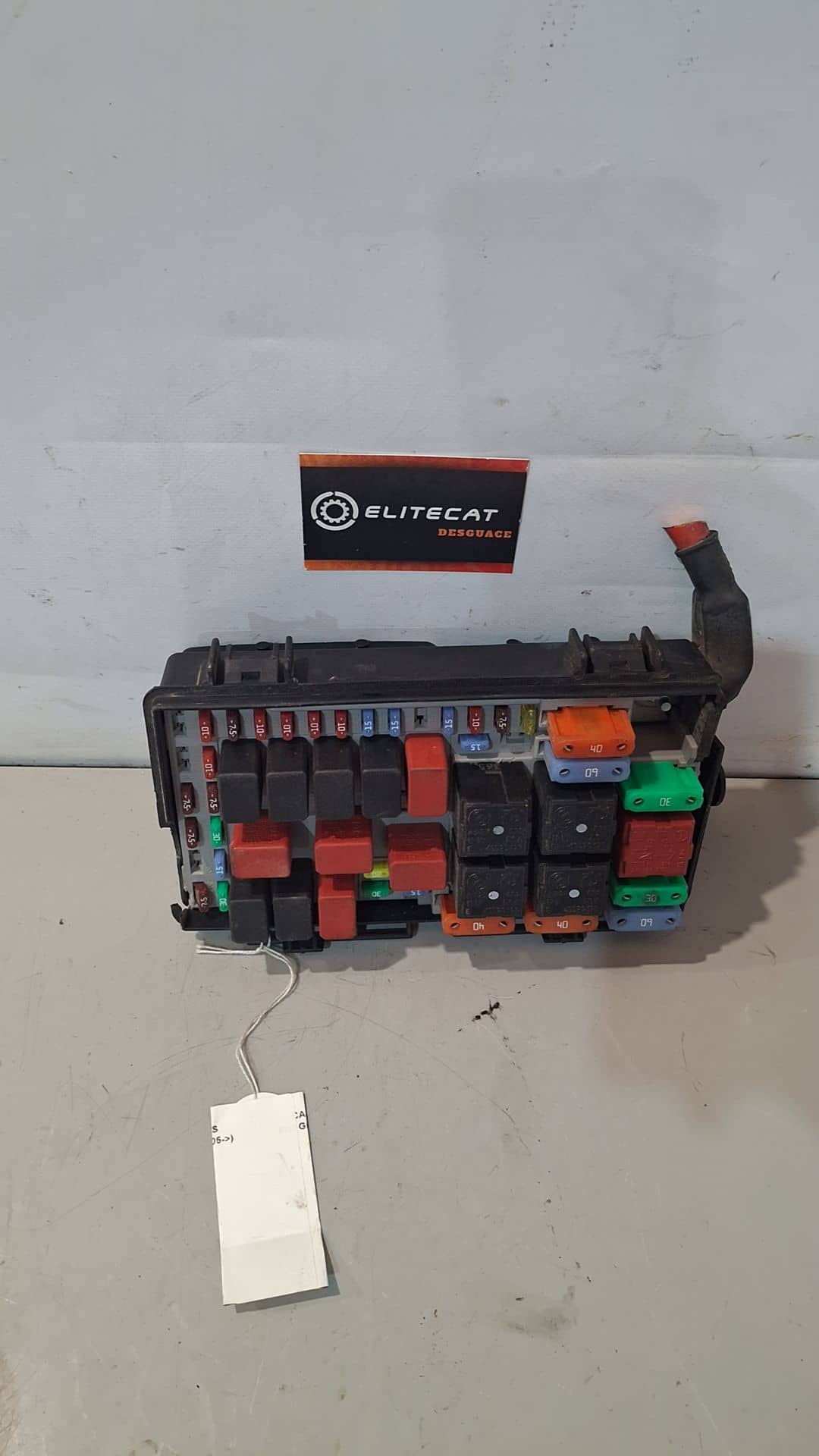 CAJA RELES / FUSIBLES