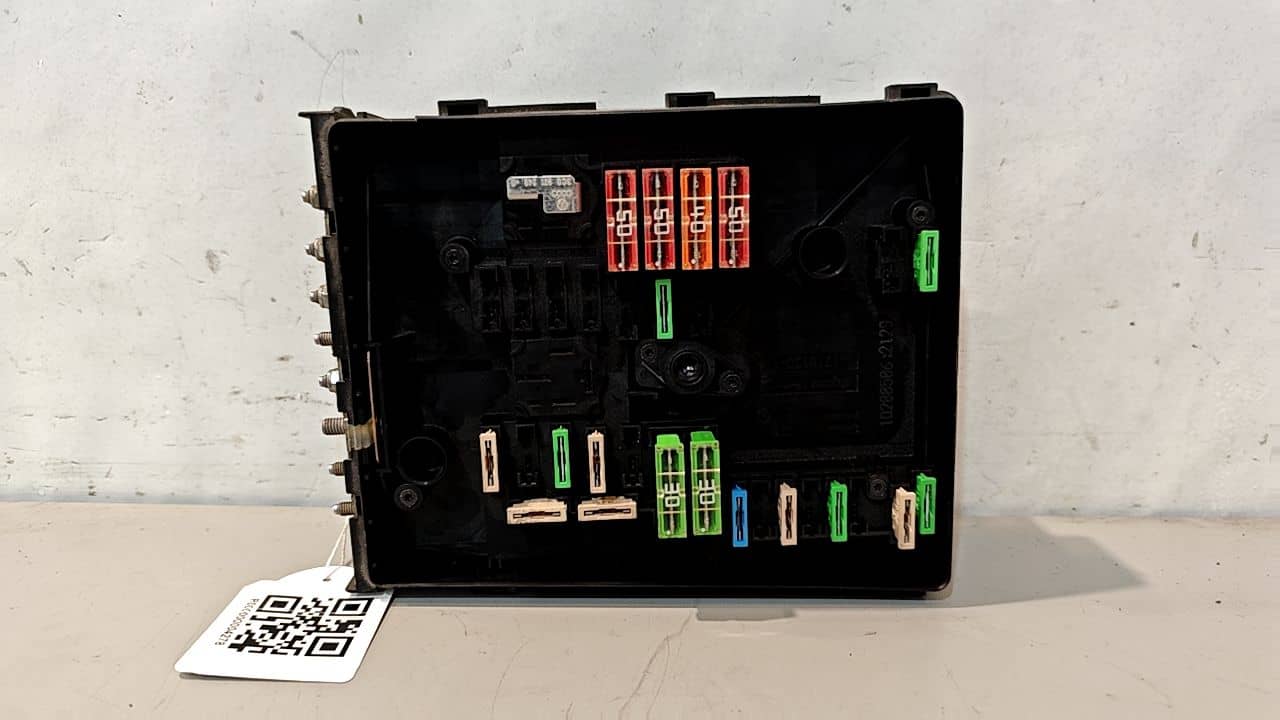 CAJA RELES / FUSIBLES
