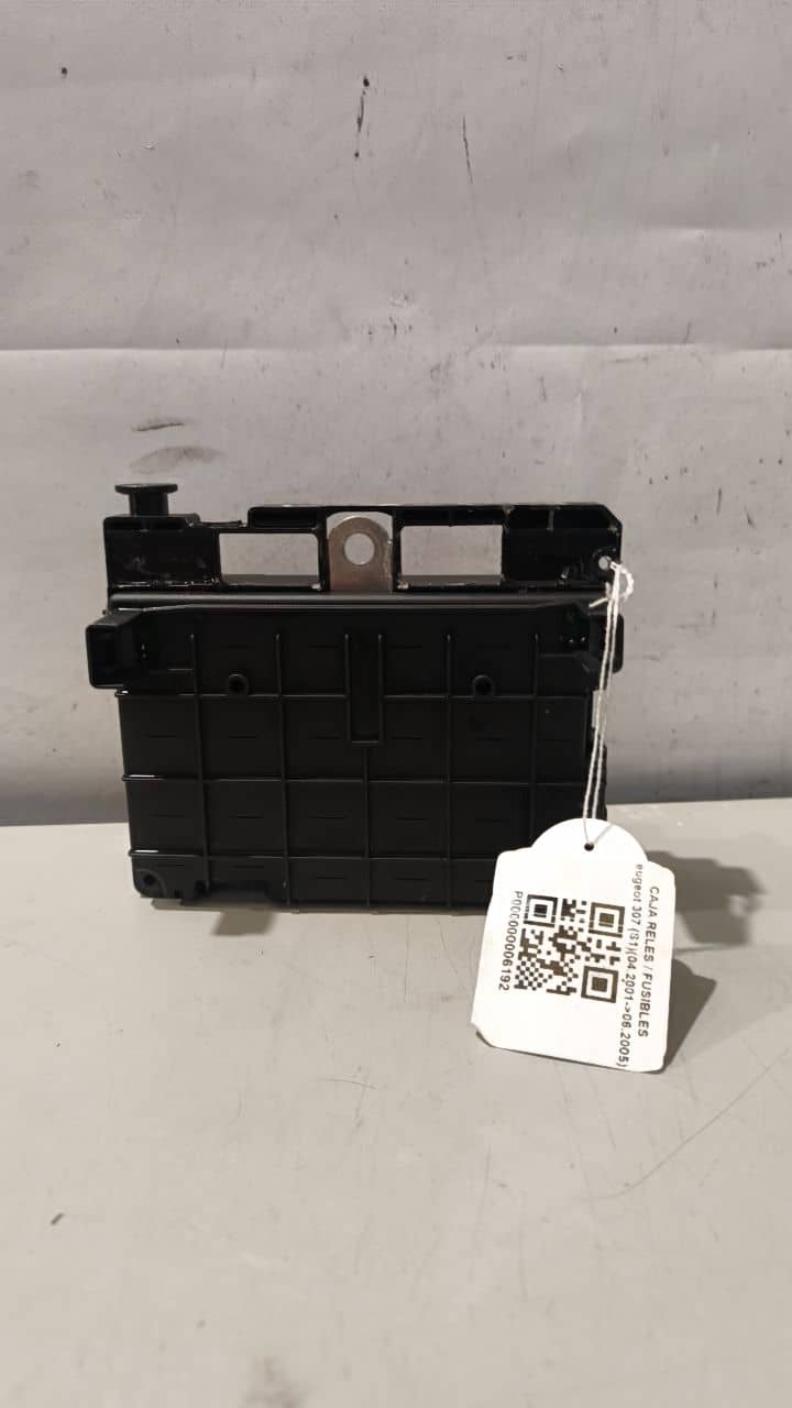 CAJA RELES / FUSIBLES