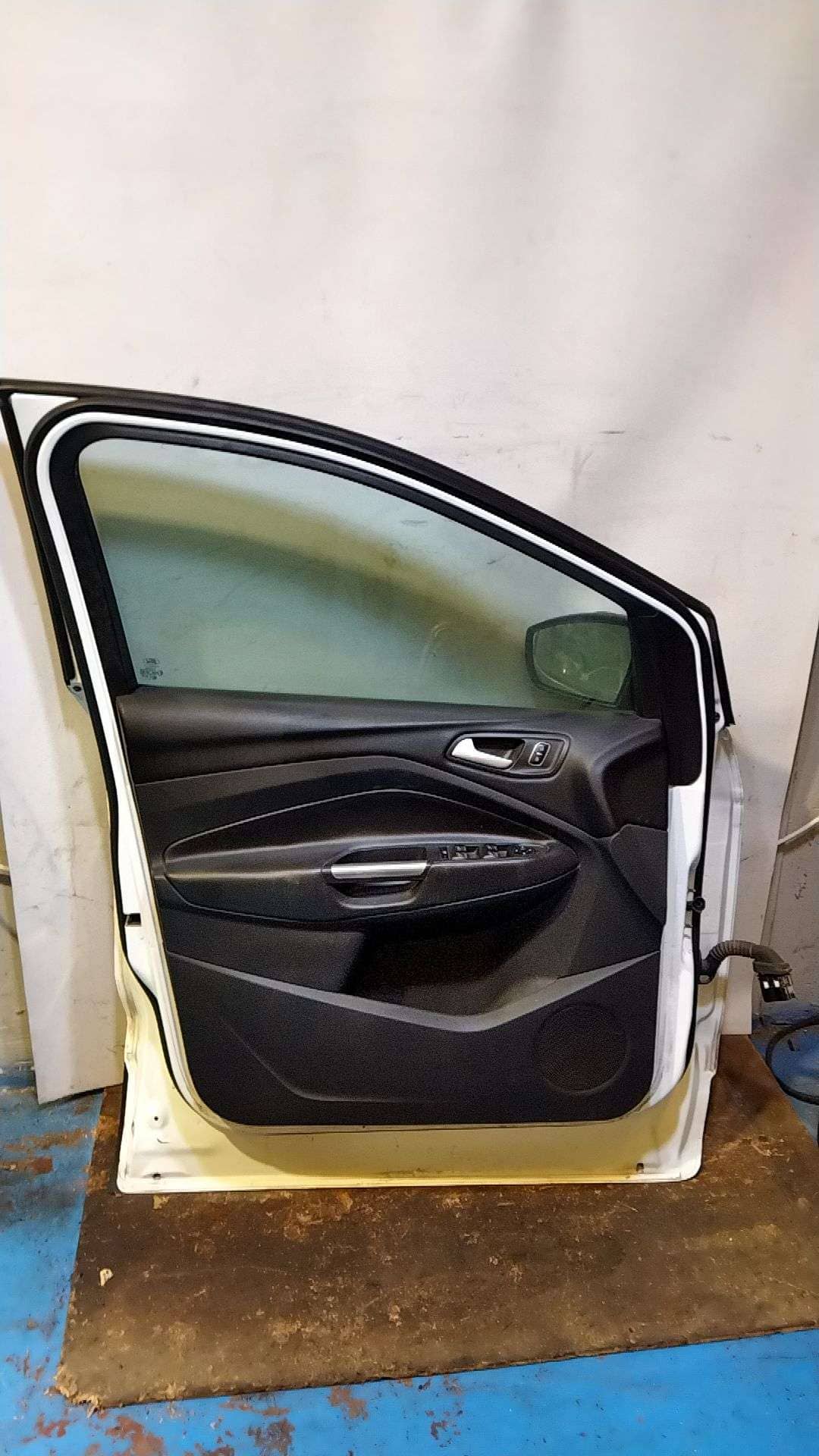 PUERTA DELANTERA IZQUIERDA