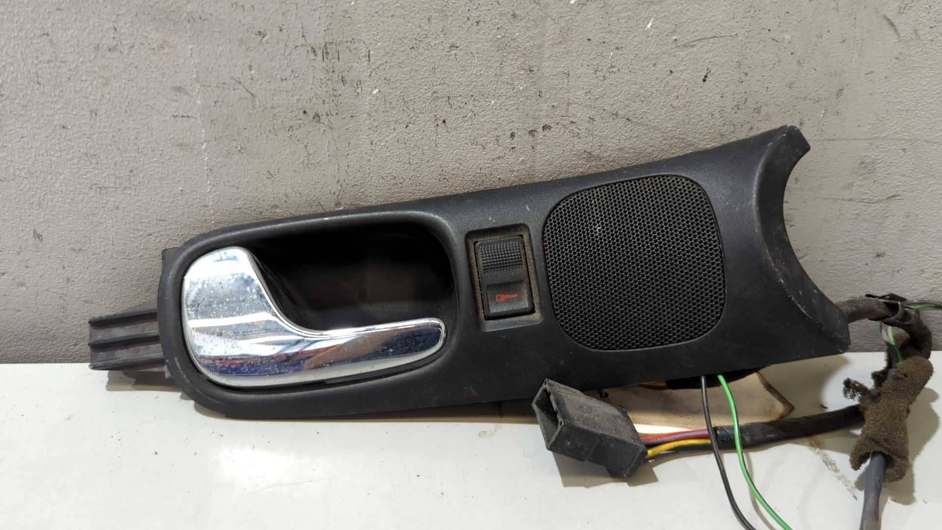 MANETA INTERIOR DELANTERA IZQUIERDA