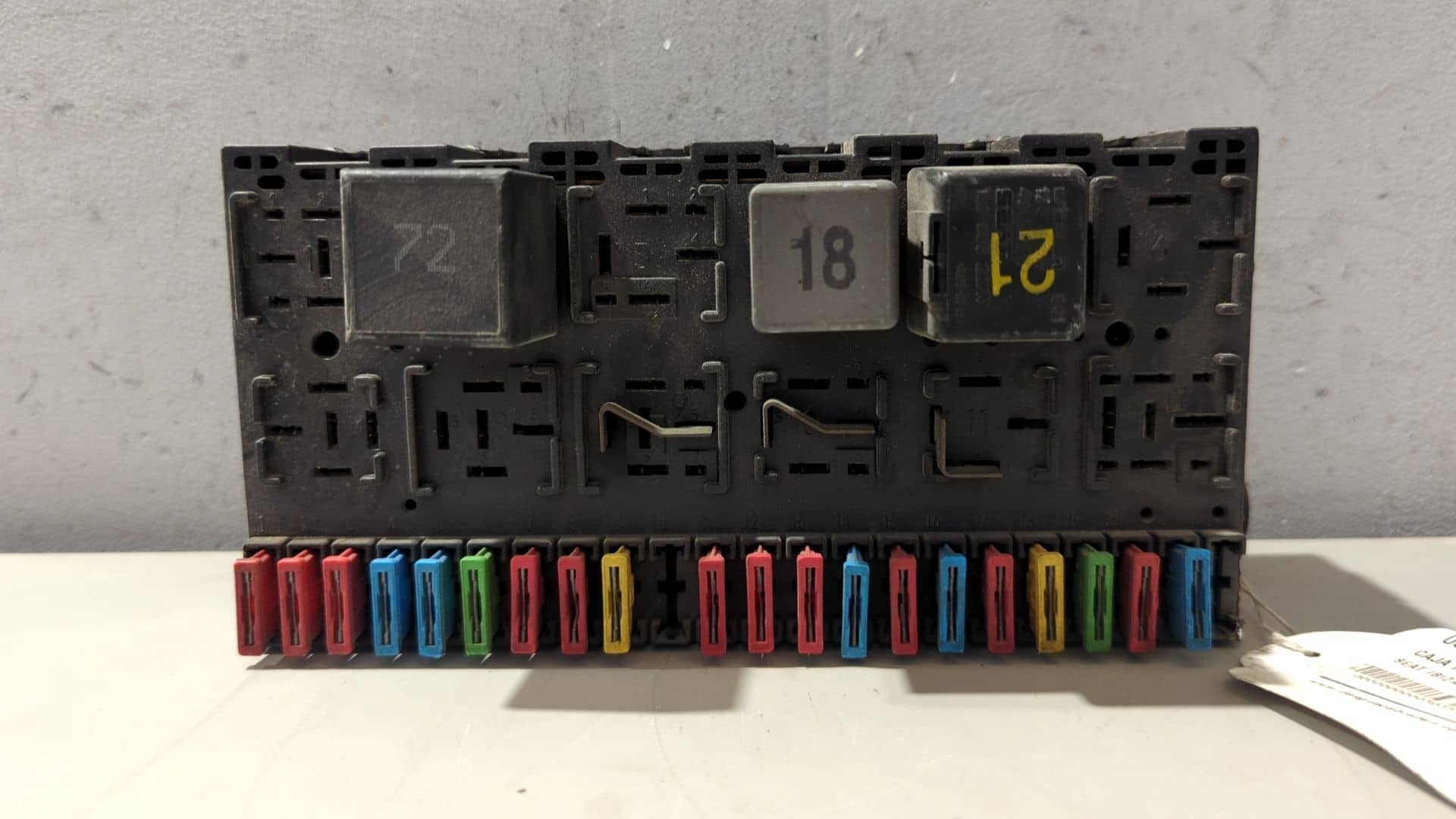 CAJA RELES / FUSIBLES